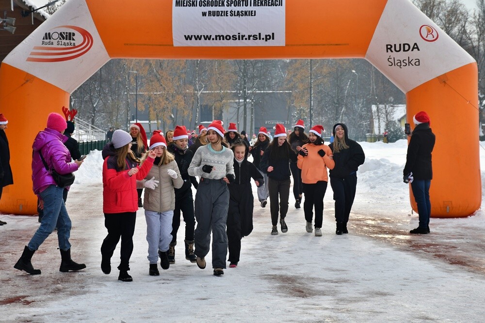 Rudzianie pobiegli w szczytnym celu. Za nami kolejna edycja Biegu Mikołajów! / fot. Jacek Knapik
