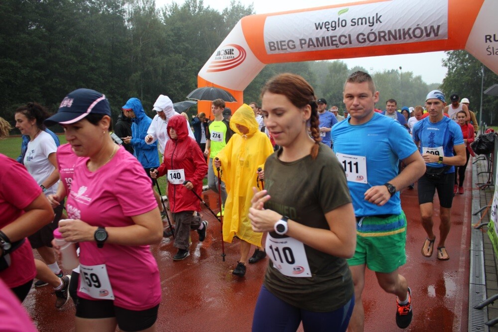 Dzisiaj przy Szkole Podstawowej nr 15 w Halembie odbył się czwarty już Bieg Pamięci Górników – charytatywna impreza sportowa w intencji górników, którzy stracili życie w wypadkach przy pracy.