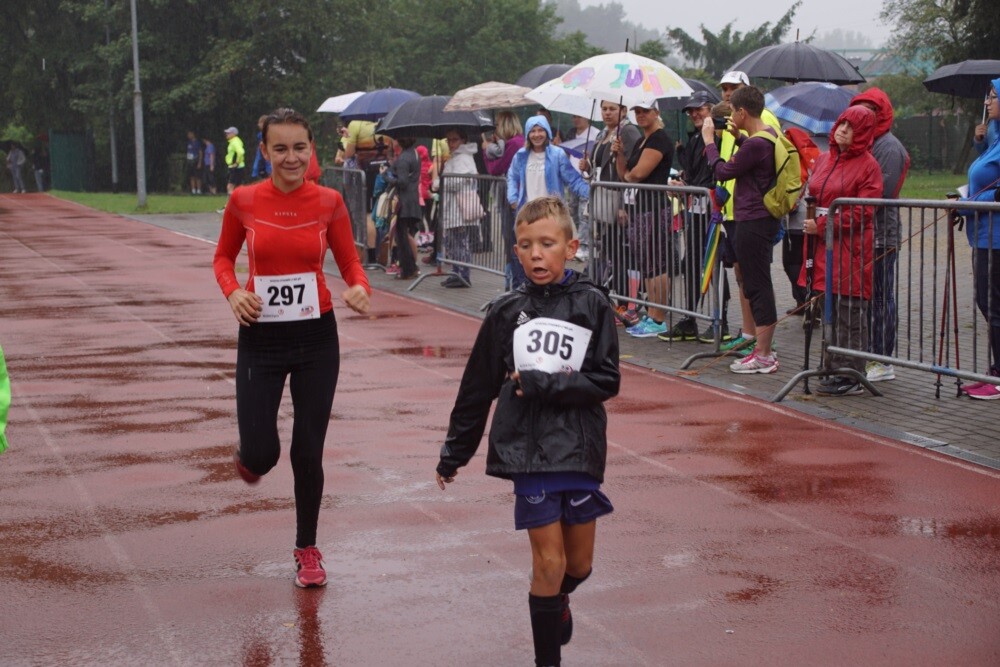 Dzisiaj przy Szkole Podstawowej nr 15 w Halembie odbył się czwarty już Bieg Pamięci Górników – charytatywna impreza sportowa w intencji górników, którzy stracili życie w wypadkach przy pracy.