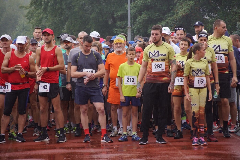 Dzisiaj przy Szkole Podstawowej nr 15 w Halembie odbył się czwarty już Bieg Pamięci Górników – charytatywna impreza sportowa w intencji górników, którzy stracili życie w wypadkach przy pracy.