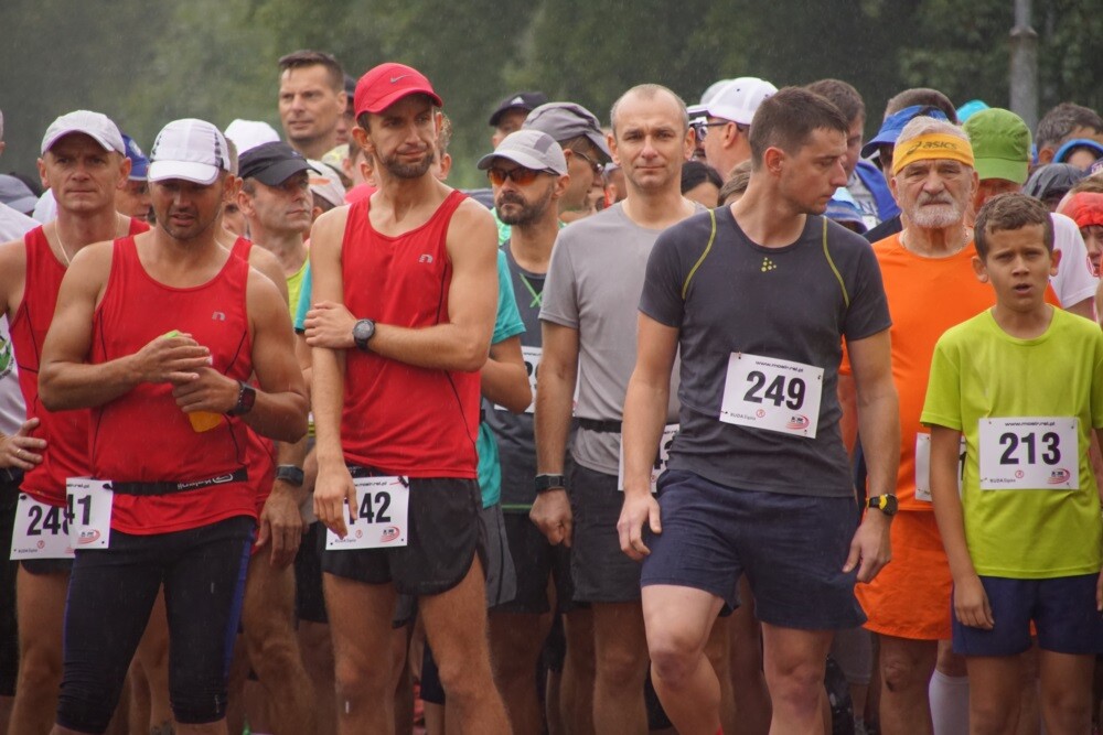 Dzisiaj przy Szkole Podstawowej nr 15 w Halembie odbył się czwarty już Bieg Pamięci Górników – charytatywna impreza sportowa w intencji górników, którzy stracili życie w wypadkach przy pracy.