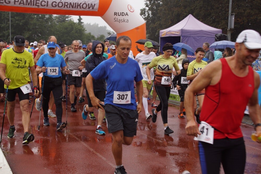 Dzisiaj przy Szkole Podstawowej nr 15 w Halembie odbył się czwarty już Bieg Pamięci Górników – charytatywna impreza sportowa w intencji górników, którzy stracili życie w wypadkach przy pracy.