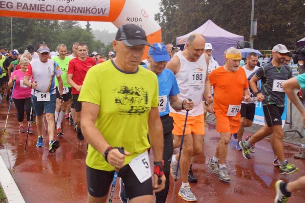 Dzisiaj przy Szkole Podstawowej nr 15 w Halembie odbył się czwarty już Bieg Pamięci Górników – charytatywna impreza sportowa w intencji górników, którzy stracili życie w wypadkach przy pracy.