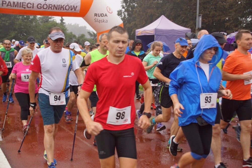 Dzisiaj przy Szkole Podstawowej nr 15 w Halembie odbył się czwarty już Bieg Pamięci Górników – charytatywna impreza sportowa w intencji górników, którzy stracili życie w wypadkach przy pracy.