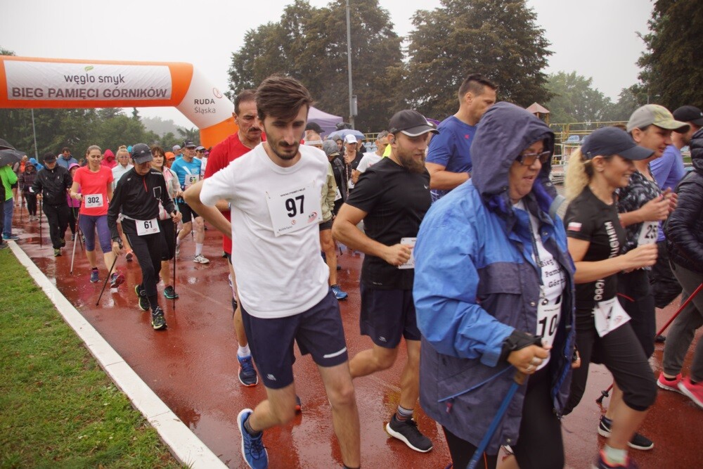 Dzisiaj przy Szkole Podstawowej nr 15 w Halembie odbył się czwarty już Bieg Pamięci Górników – charytatywna impreza sportowa w intencji górników, którzy stracili życie w wypadkach przy pracy.