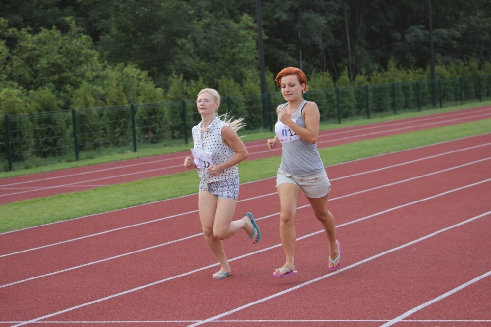 Wczoraj odbył się IV Rudzki Półmaraton Industrialny! Imprezie, jak co roku, towarzyszyły biegi dla dzieci. Nowością był bieg w japonkach, który zastąpił dotychczasowy bieg w szpilkach.