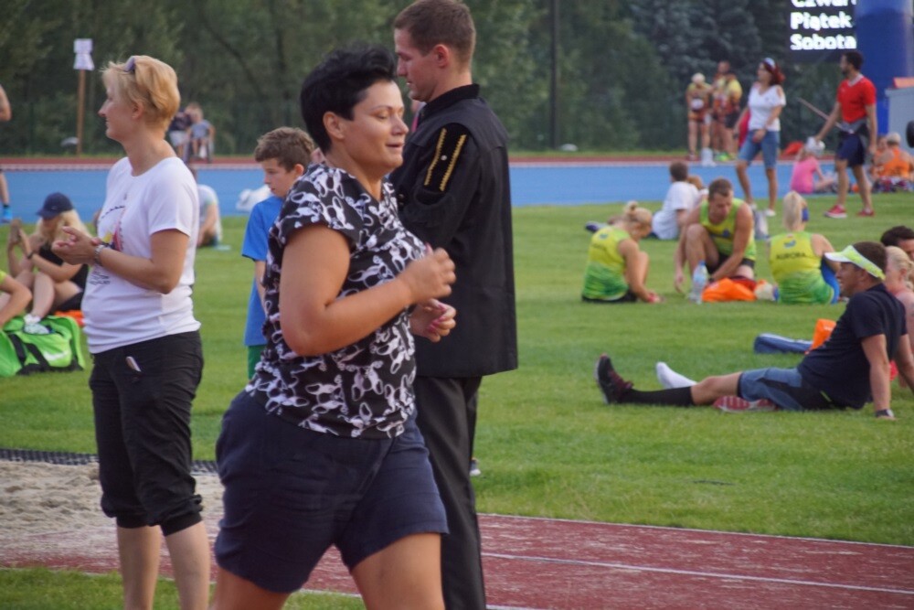 Wczoraj odbył się IV Rudzki Półmaraton Industrialny! Imprezie, jak co roku, towarzyszyły biegi dla dzieci. Nowością był bieg w japonkach, który zastąpił dotychczasowy bieg w szpilkach.
