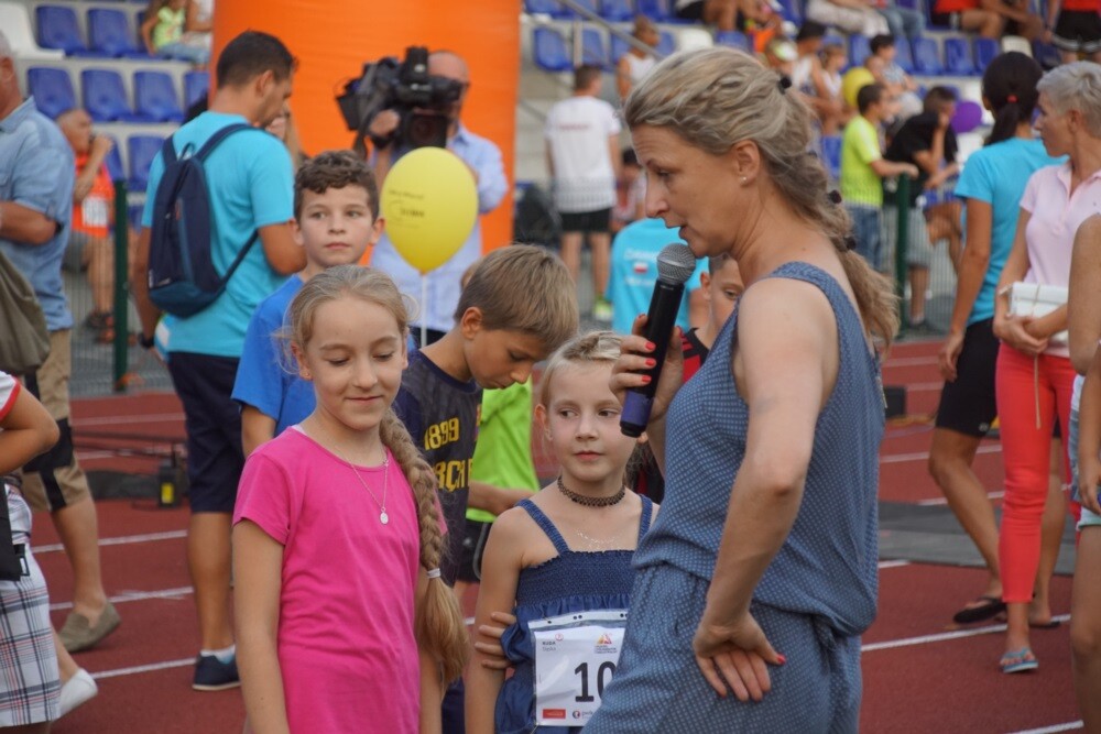 Wczoraj odbył się IV Rudzki Półmaraton Industrialny! Imprezie, jak co roku, towarzyszyły biegi dla dzieci. Nowością był bieg w japonkach, który zastąpił dotychczasowy bieg w szpilkach.