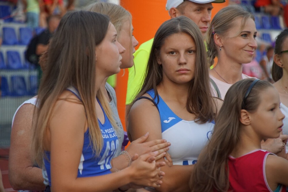 Wczoraj odbył się IV Rudzki Półmaraton Industrialny! Imprezie, jak co roku, towarzyszyły biegi dla dzieci. Nowością był bieg w japonkach, który zastąpił dotychczasowy bieg w szpilkach.