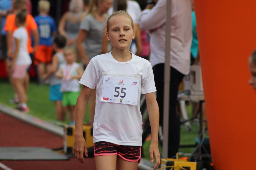 Wczoraj odbył się IV Rudzki Półmaraton Industrialny! Imprezie, jak co roku, towarzyszyły biegi dla dzieci. Nowością był bieg w japonkach, który zastąpił dotychczasowy bieg w szpilkach.