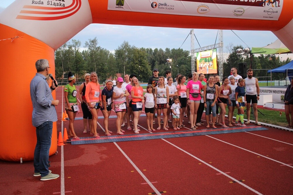 W sobotę odbył się V Rudzki Półmaraton Industrialny! Imprezie, jak co roku, towarzyszyły biegi dla dzieci oraz bieg w japonkach.