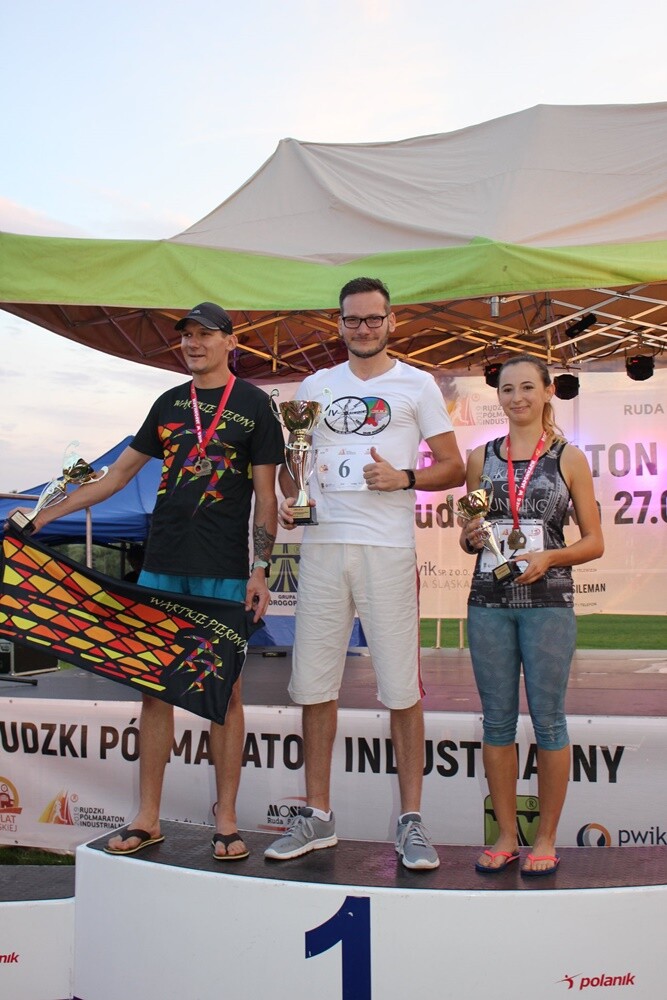 W sobotę odbył się V Rudzki Półmaraton Industrialny! Imprezie, jak co roku, towarzyszyły biegi dla dzieci oraz bieg w japonkach.