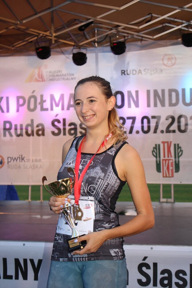 W sobotę odbył się V Rudzki Półmaraton Industrialny! Imprezie, jak co roku, towarzyszyły biegi dla dzieci oraz bieg w japonkach.