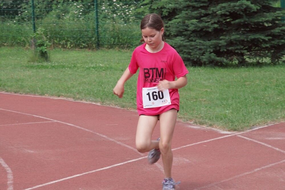 W promieniach czerwcowego słońca upłynął czwarty w tym roku "Bieg Wiewiórki". Zapaleni biegacze i miłośnicy nordic walking  w sobotę (8.06) sprawdzili swoją kondycję na bieżni Szkoły Podstawowej Sportowej nr 15 i w halembskim lesie.