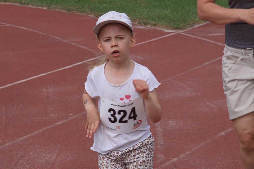 W promieniach czerwcowego słońca upłynął czwarty w tym roku "Bieg Wiewiórki". Zapaleni biegacze i miłośnicy nordic walking  w sobotę (8.06) sprawdzili swoją kondycję na bieżni Szkoły Podstawowej Sportowej nr 15 i w halembskim lesie.