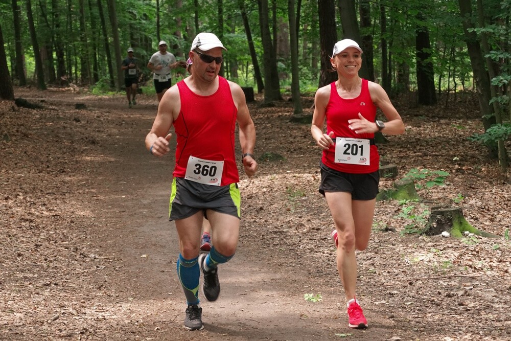 W promieniach czerwcowego słońca upłynął czwarty w tym roku "Bieg Wiewiórki". Zapaleni biegacze i miłośnicy nordic walking  w sobotę (8.06) sprawdzili swoją kondycję na bieżni Szkoły Podstawowej Sportowej nr 15 i w halembskim lesie.