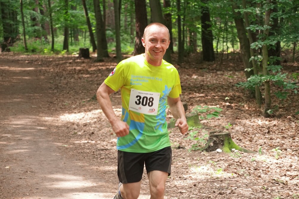 W promieniach czerwcowego słońca upłynął czwarty w tym roku "Bieg Wiewiórki". Zapaleni biegacze i miłośnicy nordic walking  w sobotę (8.06) sprawdzili swoją kondycję na bieżni Szkoły Podstawowej Sportowej nr 15 i w halembskim lesie.