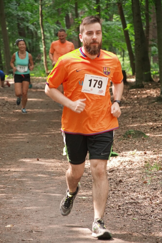 W promieniach czerwcowego słońca upłynął czwarty w tym roku "Bieg Wiewiórki". Zapaleni biegacze i miłośnicy nordic walking  w sobotę (8.06) sprawdzili swoją kondycję na bieżni Szkoły Podstawowej Sportowej nr 15 i w halembskim lesie.