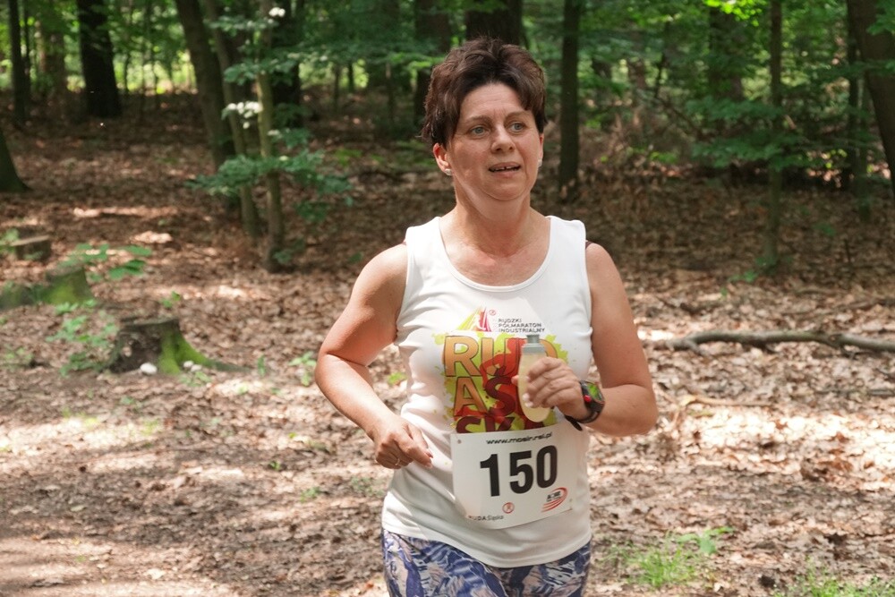 W promieniach czerwcowego słońca upłynął czwarty w tym roku "Bieg Wiewiórki". Zapaleni biegacze i miłośnicy nordic walking  w sobotę (8.06) sprawdzili swoją kondycję na bieżni Szkoły Podstawowej Sportowej nr 15 i w halembskim lesie.