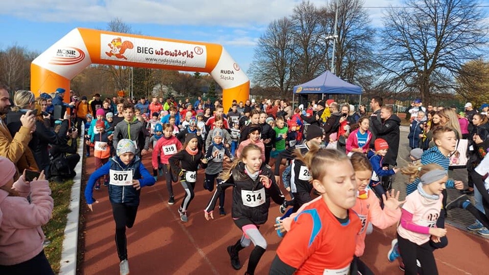 Za nami ostatni w tym roku "Bieg Wiewiórki". Najwytrwalsi i systematyczni zawodnicy otrzymali także pamiątkowe statuetki za udział w tegorocznym cyklu.
