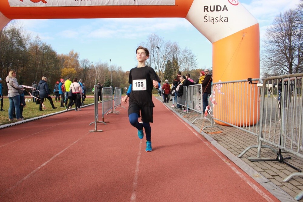 Za nami ostatni w tym roku "Bieg Wiewiórki". Najwytrwalsi i systematyczni zawodnicy otrzymali także pamiątkowe statuetki za udział w tegorocznym cyklu.