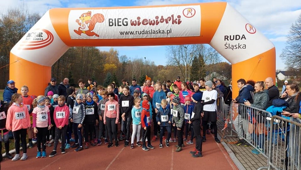 Za nami ostatni w tym roku "Bieg Wiewiórki". Najwytrwalsi i systematyczni zawodnicy otrzymali także pamiątkowe statuetki za udział w tegorocznym cyklu.