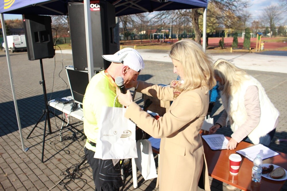 Za nami ostatni w tym roku "Bieg Wiewiórki". Najwytrwalsi i systematyczni zawodnicy otrzymali także pamiątkowe statuetki za udział w tegorocznym cyklu.