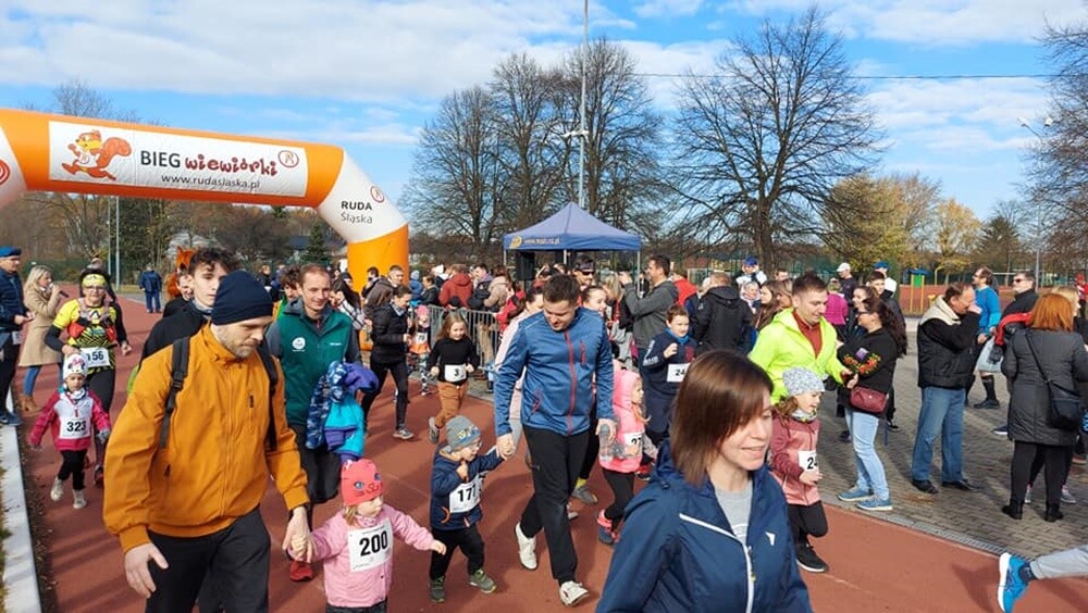 Za nami ostatni w tym roku "Bieg Wiewiórki". Najwytrwalsi i systematyczni zawodnicy otrzymali także pamiątkowe statuetki za udział w tegorocznym cyklu.