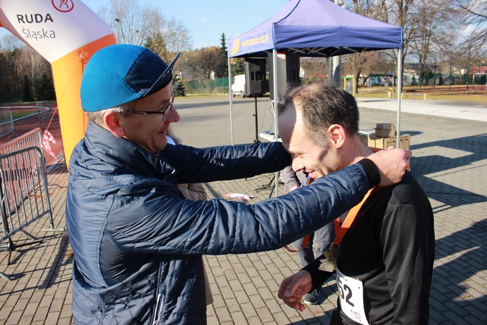Za nami ostatni w tym roku "Bieg Wiewiórki". Najwytrwalsi i systematyczni zawodnicy otrzymali także pamiątkowe statuetki za udział w tegorocznym cyklu.