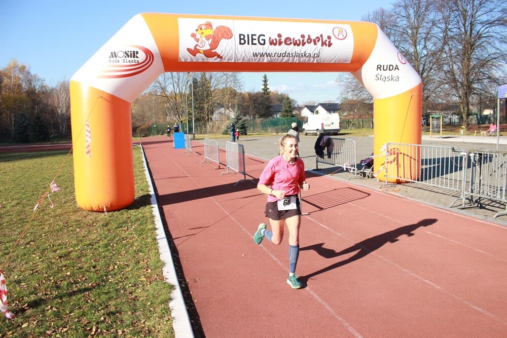 Za nami ostatni w tym roku "Bieg Wiewiórki". Najwytrwalsi i systematyczni zawodnicy otrzymali także pamiątkowe statuetki za udział w tegorocznym cyklu.