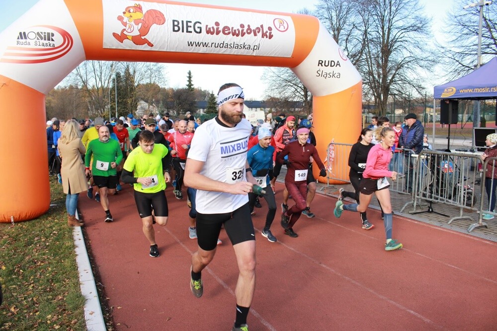 Za nami ostatni w tym roku "Bieg Wiewiórki". Najwytrwalsi i systematyczni zawodnicy otrzymali także pamiątkowe statuetki za udział w tegorocznym cyklu.