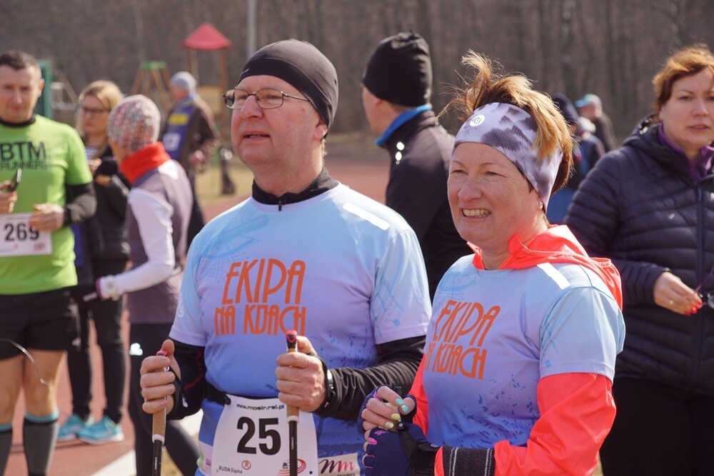 Przy Szkole Podstawowej nr 15 w Halembie odbyła się pierwsza w tym roku odsłona Biegu Wiewiórki. Początek biegu oraz rywalizacji nordic walking tradycyjnie rozpoczął się o godz. 11:15, wcześniej o godz. 11:00 wystartował bieg dla dzieci.