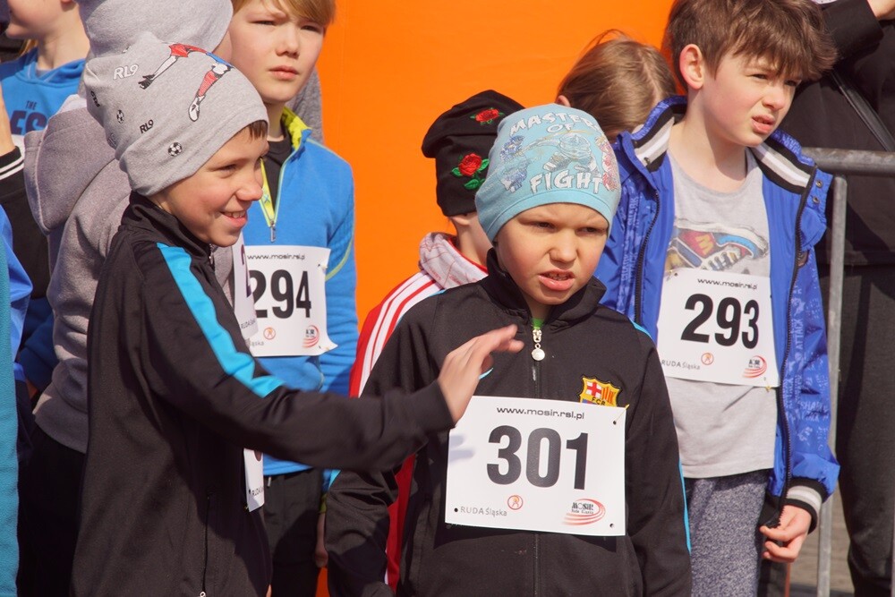 Przy Szkole Podstawowej nr 15 w Halembie odbyła się pierwsza w tym roku odsłona Biegu Wiewiórki. Początek biegu oraz rywalizacji nordic walking tradycyjnie rozpoczął się o godz. 11:15, wcześniej o godz. 11:00 wystartował bieg dla dzieci.