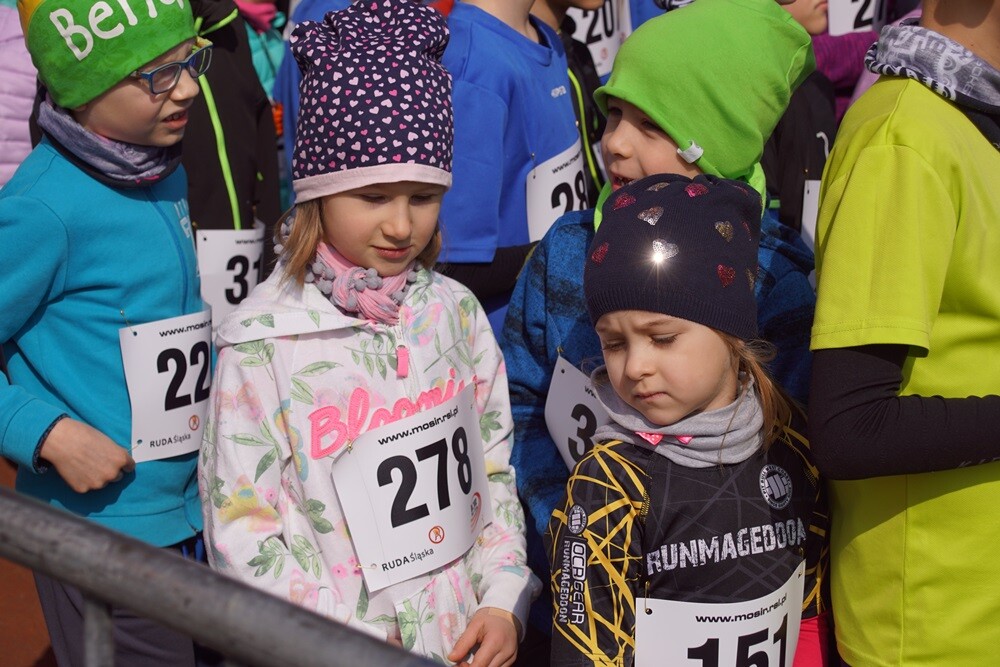 Przy Szkole Podstawowej nr 15 w Halembie odbyła się pierwsza w tym roku odsłona Biegu Wiewiórki. Początek biegu oraz rywalizacji nordic walking tradycyjnie rozpoczął się o godz. 11:15, wcześniej o godz. 11:00 wystartował bieg dla dzieci.