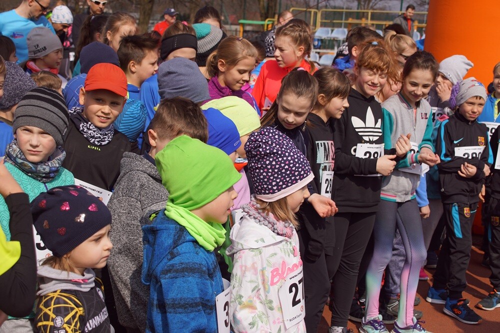 Przy Szkole Podstawowej nr 15 w Halembie odbyła się pierwsza w tym roku odsłona Biegu Wiewiórki. Początek biegu oraz rywalizacji nordic walking tradycyjnie rozpoczął się o godz. 11:15, wcześniej o godz. 11:00 wystartował bieg dla dzieci.