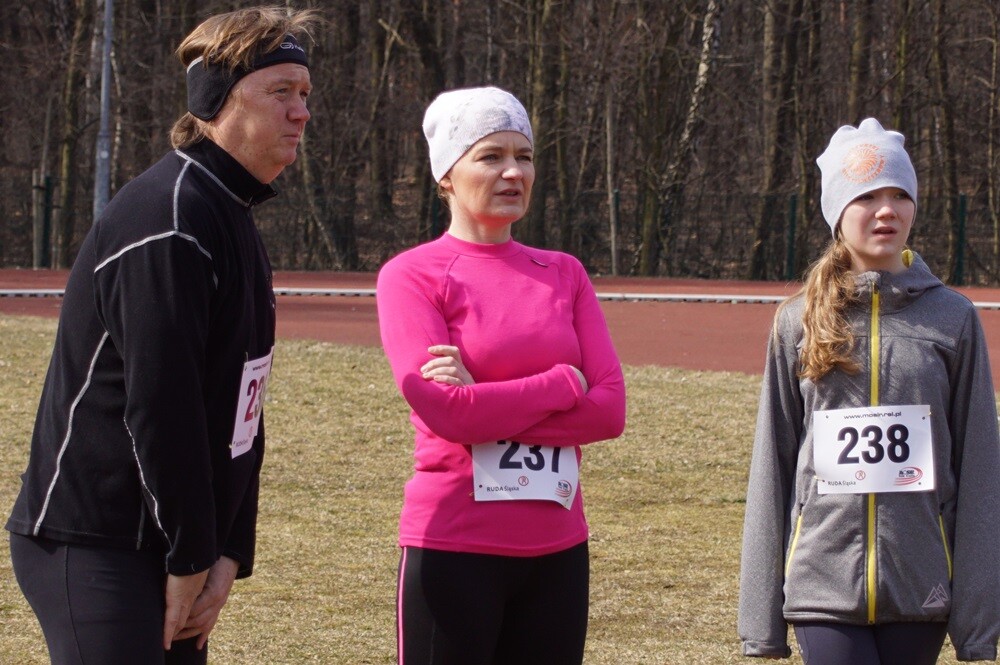 Przy Szkole Podstawowej nr 15 w Halembie odbyła się pierwsza w tym roku odsłona Biegu Wiewiórki. Początek biegu oraz rywalizacji nordic walking tradycyjnie rozpoczął się o godz. 11:15, wcześniej o godz. 11:00 wystartował bieg dla dzieci.