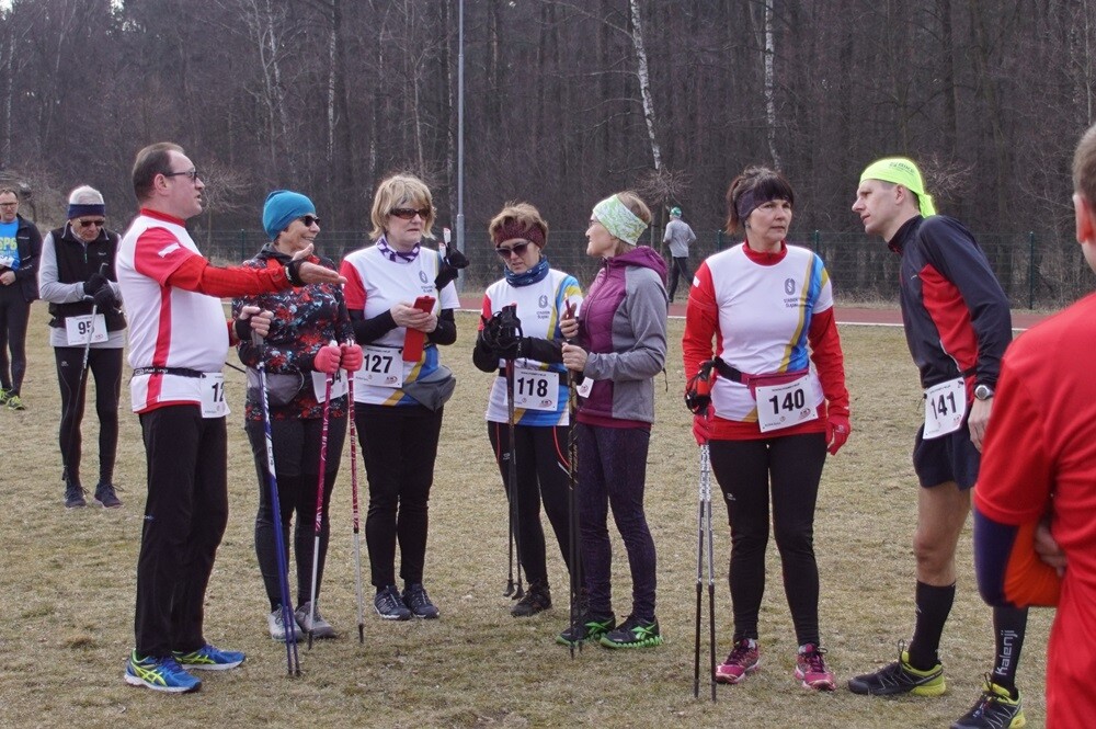 Przy Szkole Podstawowej nr 15 w Halembie odbyła się pierwsza w tym roku odsłona Biegu Wiewiórki. Początek biegu oraz rywalizacji nordic walking tradycyjnie rozpoczął się o godz. 11:15, wcześniej o godz. 11:00 wystartował bieg dla dzieci.