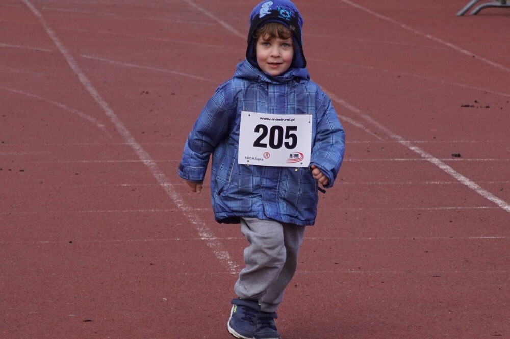 Przy Szkole Podstawowej nr 15 w Halembie odbyła się pierwsza w tym roku odsłona Biegu Wiewiórki. Początek biegu oraz rywalizacji nordic walking tradycyjnie rozpoczął się o godz. 11:15, wcześniej o godz. 11:00 wystartował bieg dla dzieci.