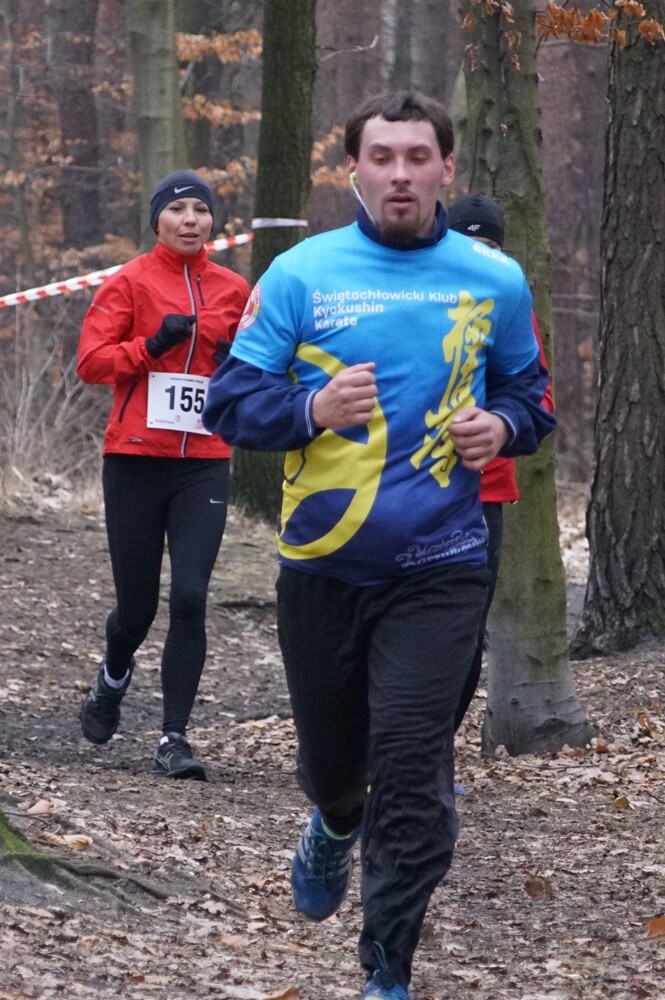 Przy Szkole Podstawowej nr 15 w Halembie odbyła się pierwsza w tym roku odsłona Biegu Wiewiórki. Początek biegu oraz rywalizacji nordic walking tradycyjnie rozpoczął się o godz. 11:15, wcześniej o godz. 11:00 wystartował bieg dla dzieci.