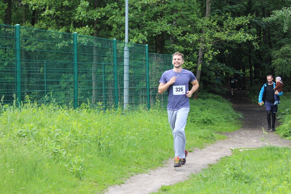 Przy Szkole Podstawowej nr 15 w Halembie odbyła się trzecia w tym roku odsłona Biegu Wiewiórki. Początek biegu oraz rywalizacji nordic walking tradycyjnie rozpoczął się o godz. 11:15, wcześniej o godz. 11:00 wystartował bieg dla dzieci.