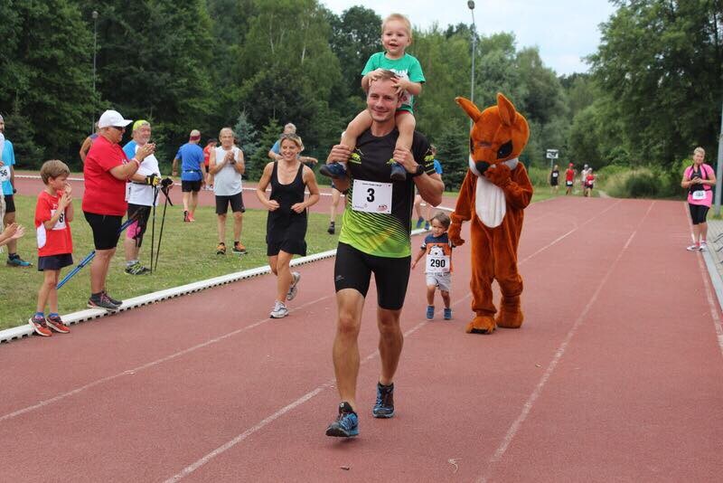 Przy Szkole Podstawowej nr 15 w Halembie odbyła się czwarta w tym roku odsłona Biegu Wiewiórki. Początek biegu oraz rywalizacji nordic walking tradycyjnie rozpoczął się o godz. 11:15, wcześniej o godz. 11:00 wystartował bieg dla dzieci.