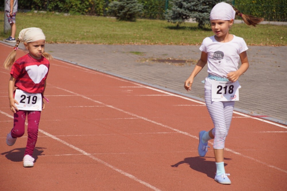 Przy Szkole Podstawowej nr 15 w Halembie odbyła się szósta w tym roku odsłona Biegu Wiewiórki. Początek biegu oraz rywalizacji nordic walking tradycyjnie rozpoczął się o godz. 11:15, wcześniej o godz. 11:00 wystartował bieg dla dzieci.