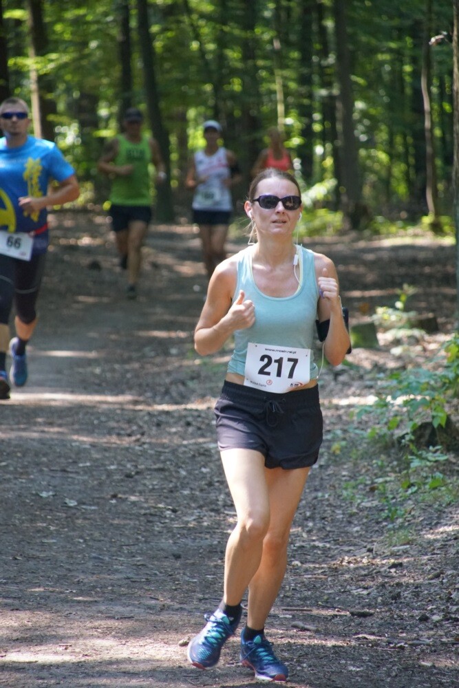 Przy Szkole Podstawowej nr 15 w Halembie odbyła się szósta w tym roku odsłona Biegu Wiewiórki. Początek biegu oraz rywalizacji nordic walking tradycyjnie rozpoczął się o godz. 11:15, wcześniej o godz. 11:00 wystartował bieg dla dzieci.