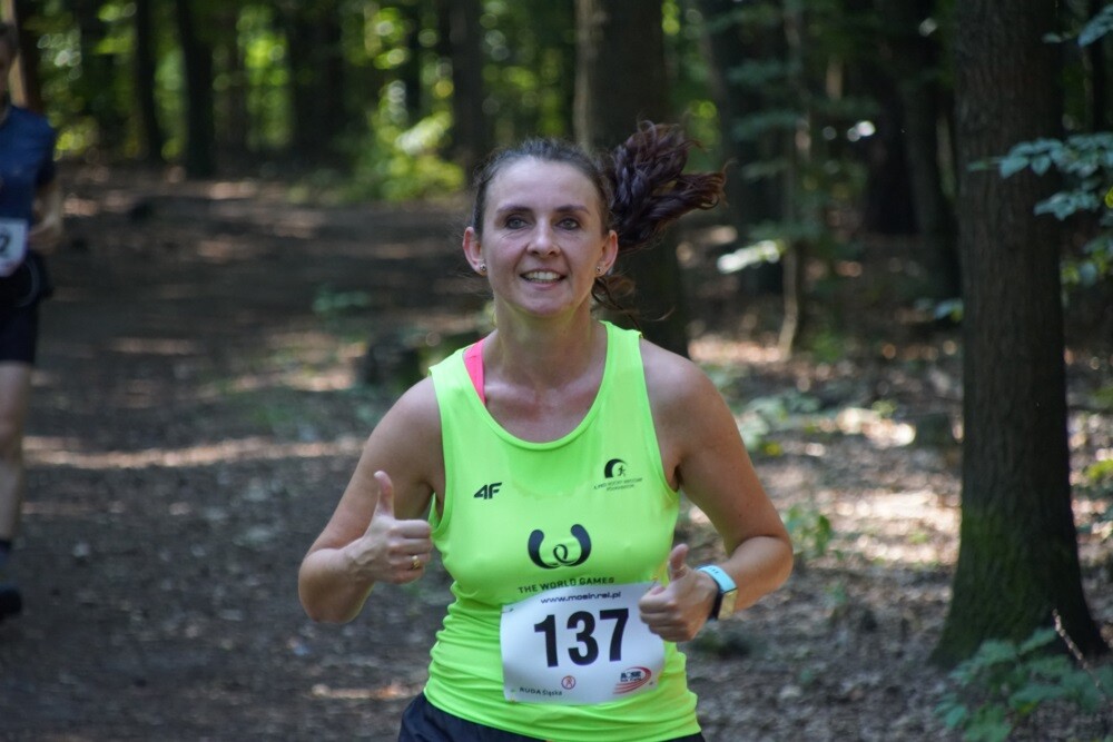 Przy Szkole Podstawowej nr 15 w Halembie odbyła się szósta w tym roku odsłona Biegu Wiewiórki. Początek biegu oraz rywalizacji nordic walking tradycyjnie rozpoczął się o godz. 11:15, wcześniej o godz. 11:00 wystartował bieg dla dzieci.