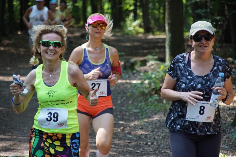 Przy Szkole Podstawowej nr 15 w Halembie odbyła się szósta w tym roku odsłona Biegu Wiewiórki. Początek biegu oraz rywalizacji nordic walking tradycyjnie rozpoczął się o godz. 11:15, wcześniej o godz. 11:00 wystartował bieg dla dzieci.