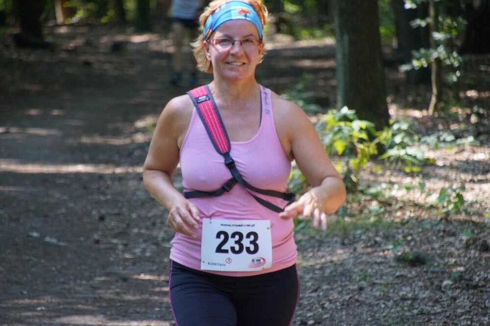 Przy Szkole Podstawowej nr 15 w Halembie odbyła się szósta w tym roku odsłona Biegu Wiewiórki. Początek biegu oraz rywalizacji nordic walking tradycyjnie rozpoczął się o godz. 11:15, wcześniej o godz. 11:00 wystartował bieg dla dzieci.