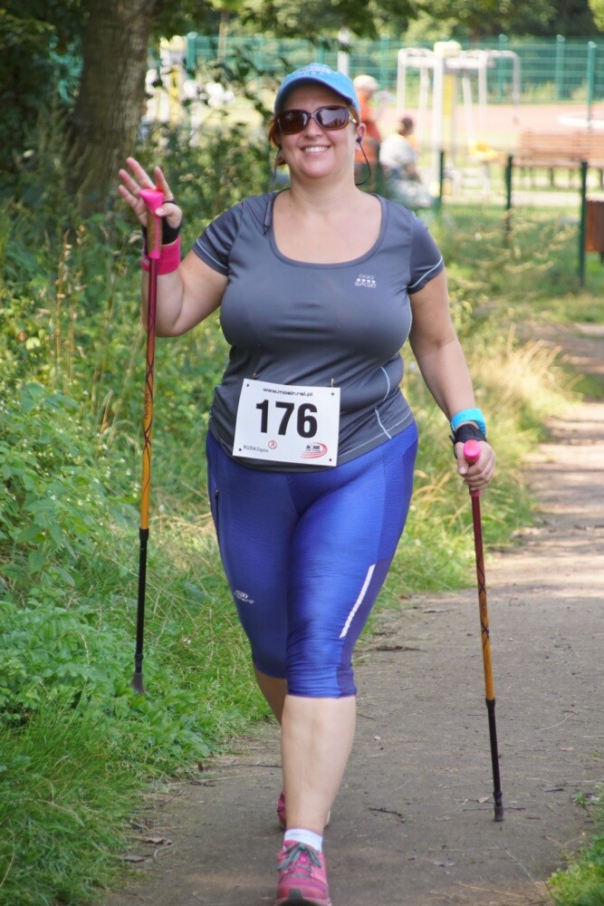 Przy Szkole Podstawowej nr 15 w Halembie odbyła się szósta w tym roku odsłona Biegu Wiewiórki. Początek biegu oraz rywalizacji nordic walking tradycyjnie rozpoczął się o godz. 11:15, wcześniej o godz. 11:00 wystartował bieg dla dzieci.