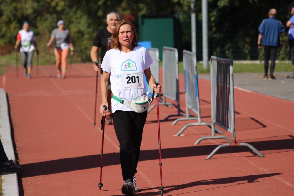Przy Szkole Podstawowej nr 15 w Halembie odbyła się ósma w tym roku odsłona Biegu Wiewiórki. Początek biegu oraz rywalizacji nordic walking tradycyjnie rozpoczął się o godz. 11:15, wcześniej o godz. 11:00 wystartował bieg dla dzieci.