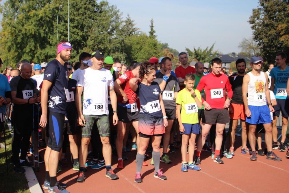 Przy Szkole Podstawowej nr 15 w Halembie odbyła się ósma w tym roku odsłona Biegu Wiewiórki. Początek biegu oraz rywalizacji nordic walking tradycyjnie rozpoczął się o godz. 11:15, wcześniej o godz. 11:00 wystartował bieg dla dzieci.