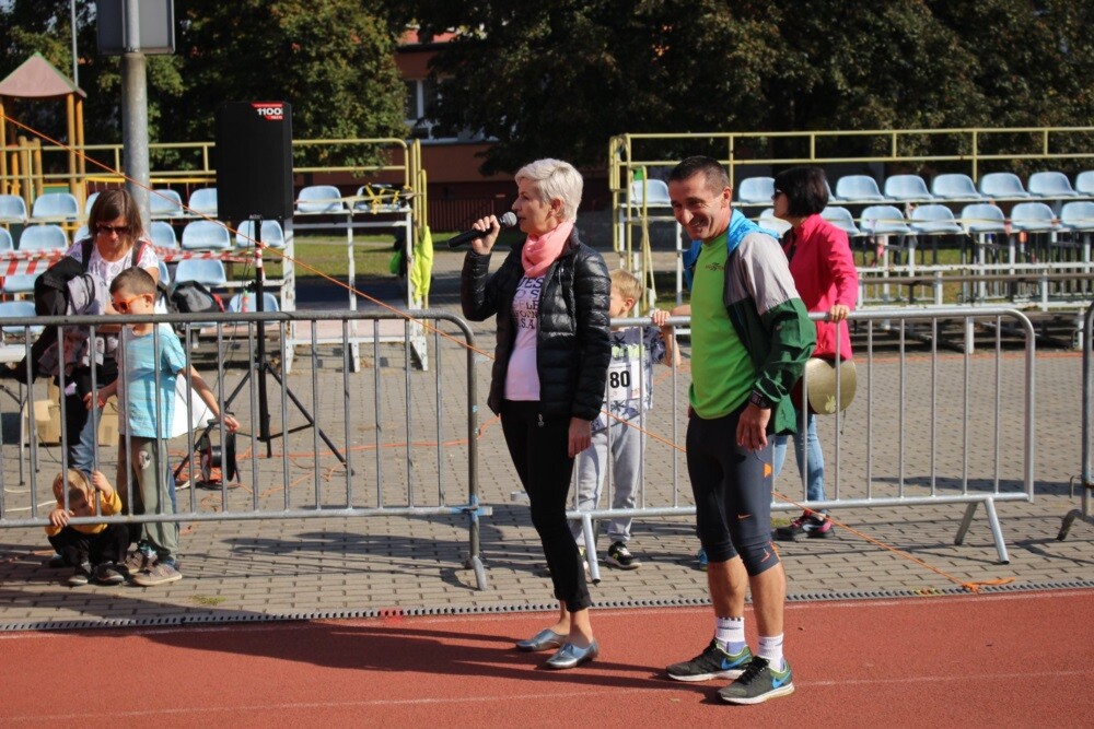 Przy Szkole Podstawowej nr 15 w Halembie odbyła się ósma w tym roku odsłona Biegu Wiewiórki. Początek biegu oraz rywalizacji nordic walking tradycyjnie rozpoczął się o godz. 11:15, wcześniej o godz. 11:00 wystartował bieg dla dzieci.